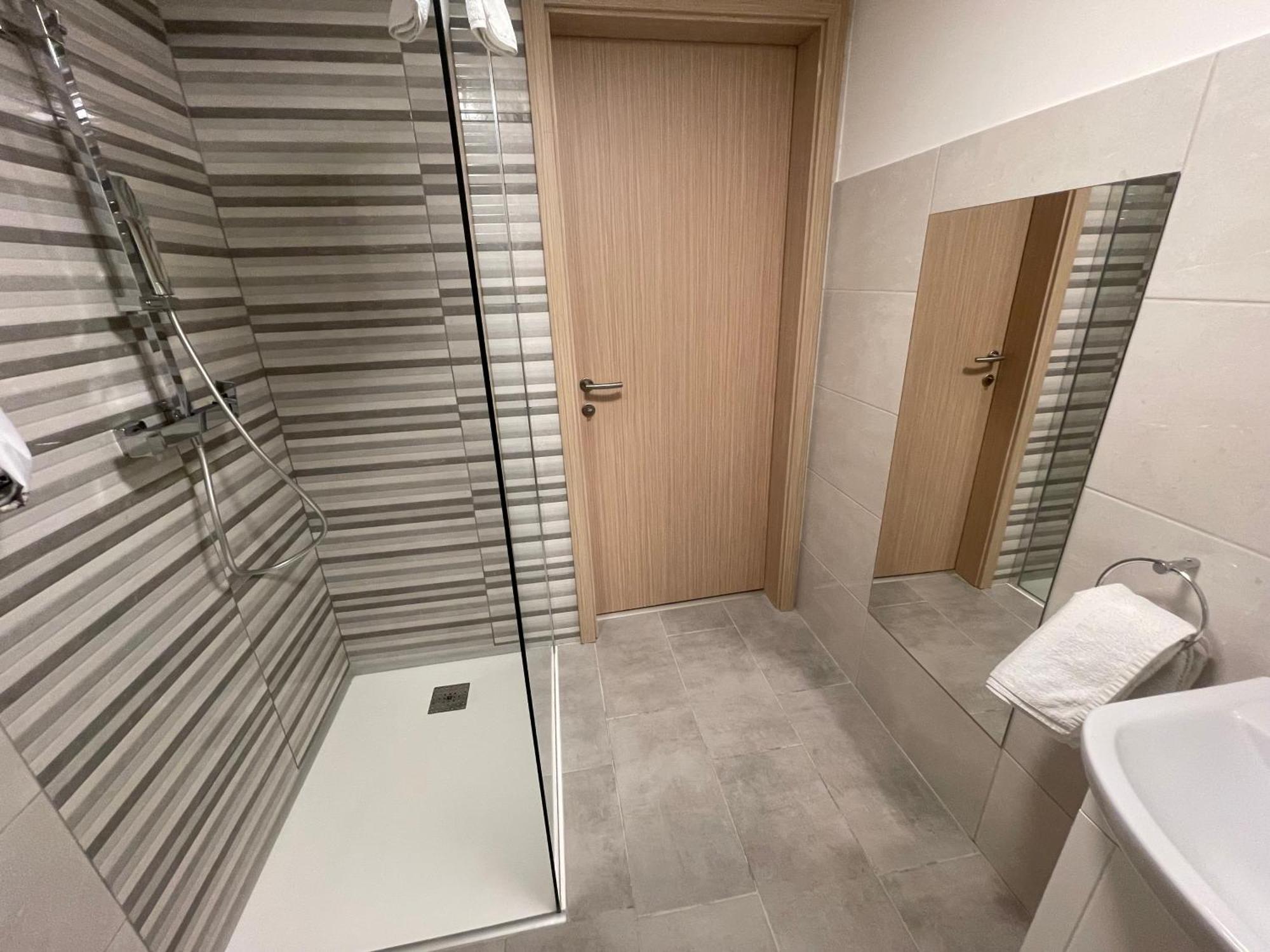Apartma Tonii โบเว็ก ภายนอก รูปภาพ